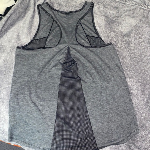 AVIA Activewear Razorback Tank- Medium - Picture 4 of 7